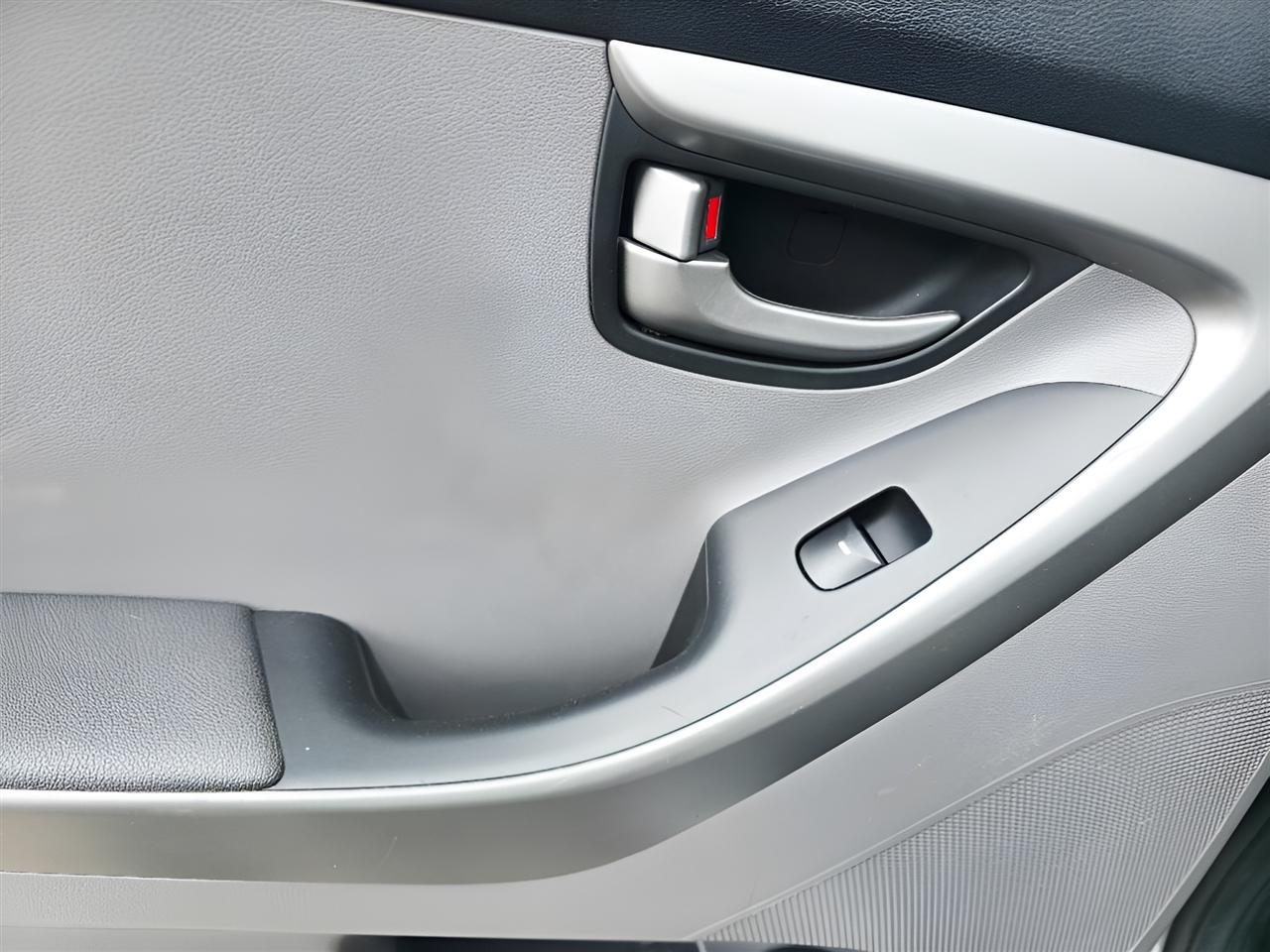 Hyundai Elantra SE 6AT 2016