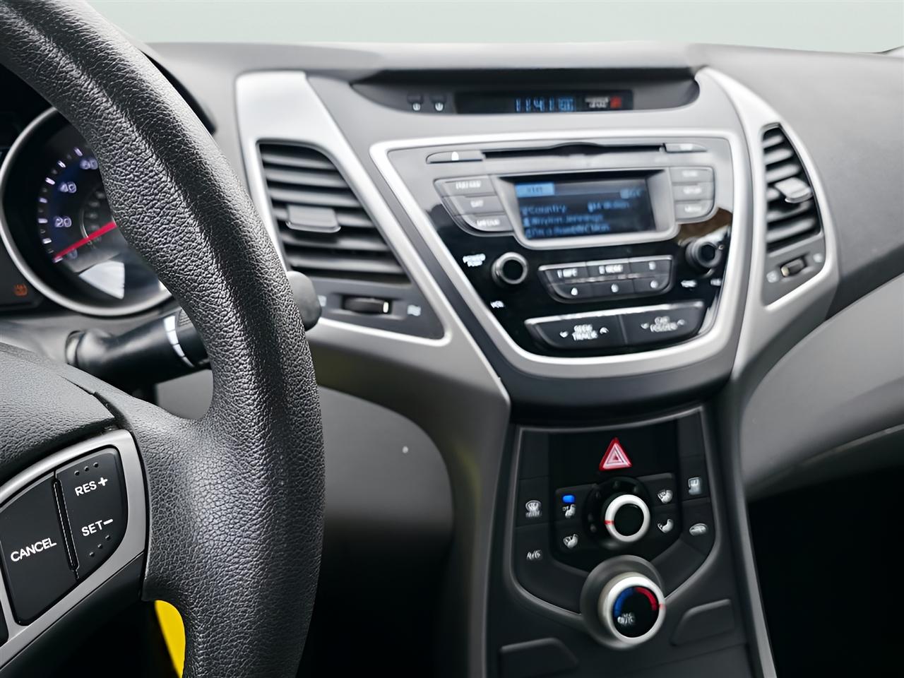 Hyundai Elantra SE 6AT 2016
