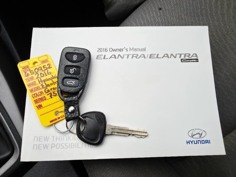 Hyundai Elantra SE 6AT 2016