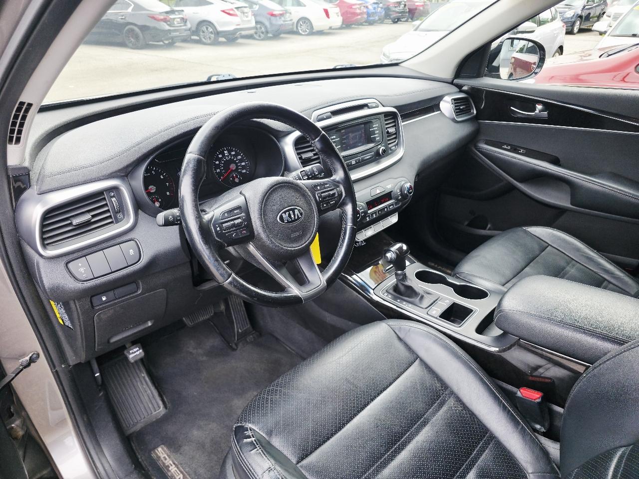 Kia Sorento EX V6 2WD 2016