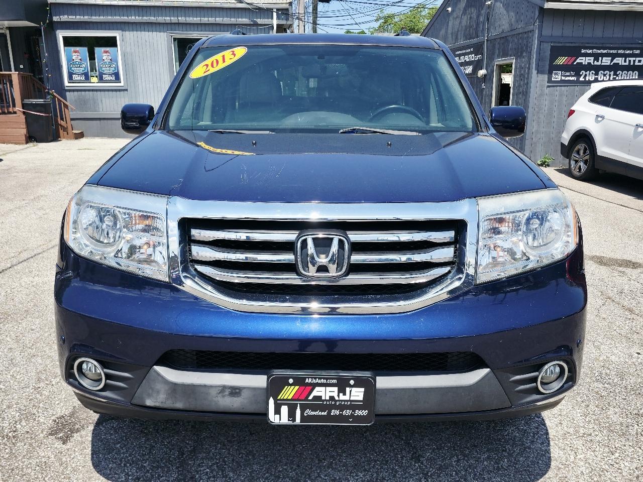 Honda Pilot Touring 4WD 5-Spd AT with DVD 2013