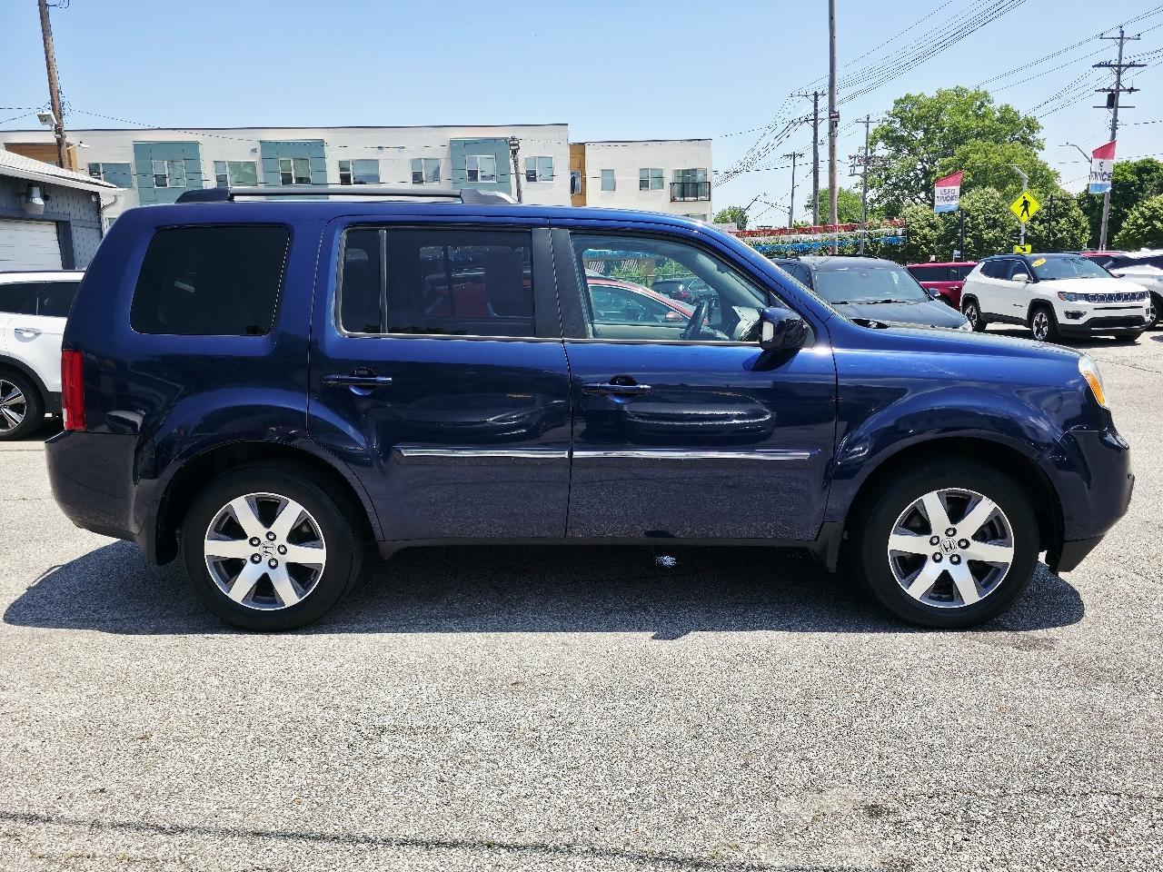 Honda Pilot Touring 4WD 5-Spd AT with DVD 2013