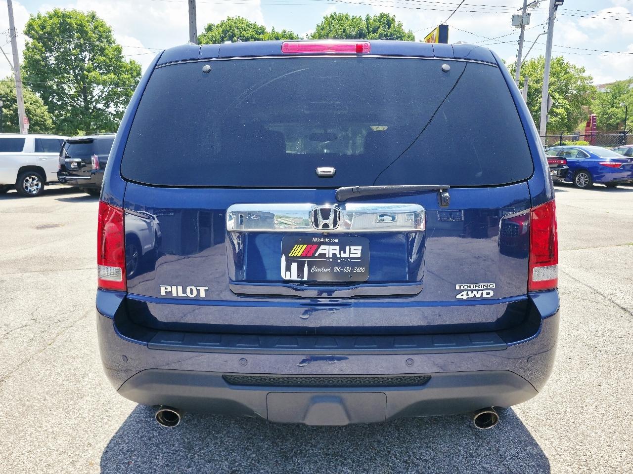 Honda Pilot Touring 4WD 5-Spd AT with DVD 2013