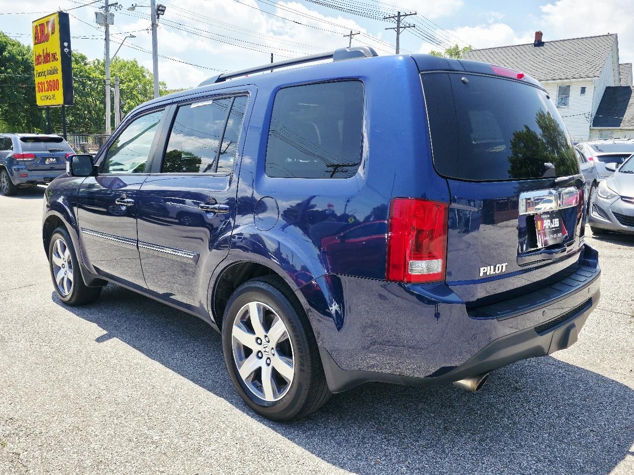 Honda Pilot Touring 4WD 5-Spd AT with DVD 2013