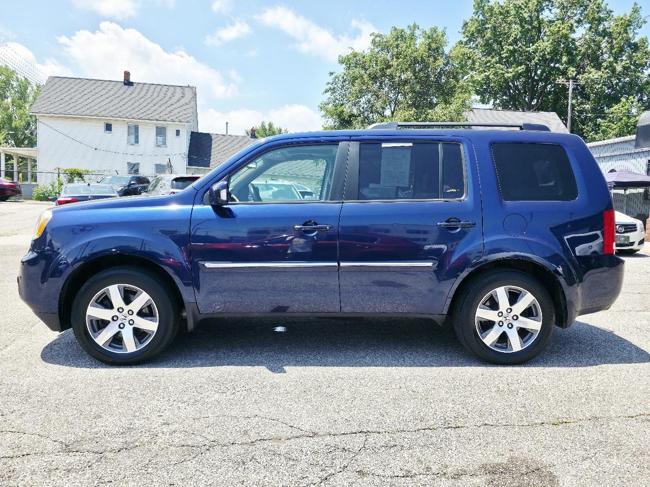 Honda Pilot Touring 4WD 5-Spd AT with DVD 2013