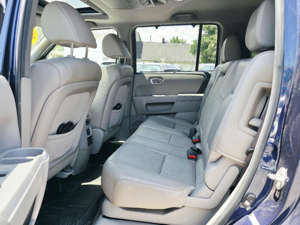 Honda Pilot Touring 4WD 5-Spd AT with DVD 2013