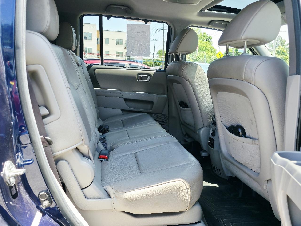 Honda Pilot Touring 4WD 5-Spd AT with DVD 2013