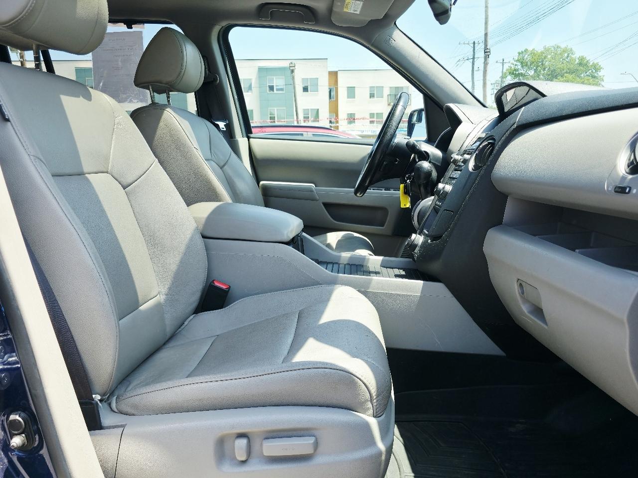 Honda Pilot Touring 4WD 5-Spd AT with DVD 2013