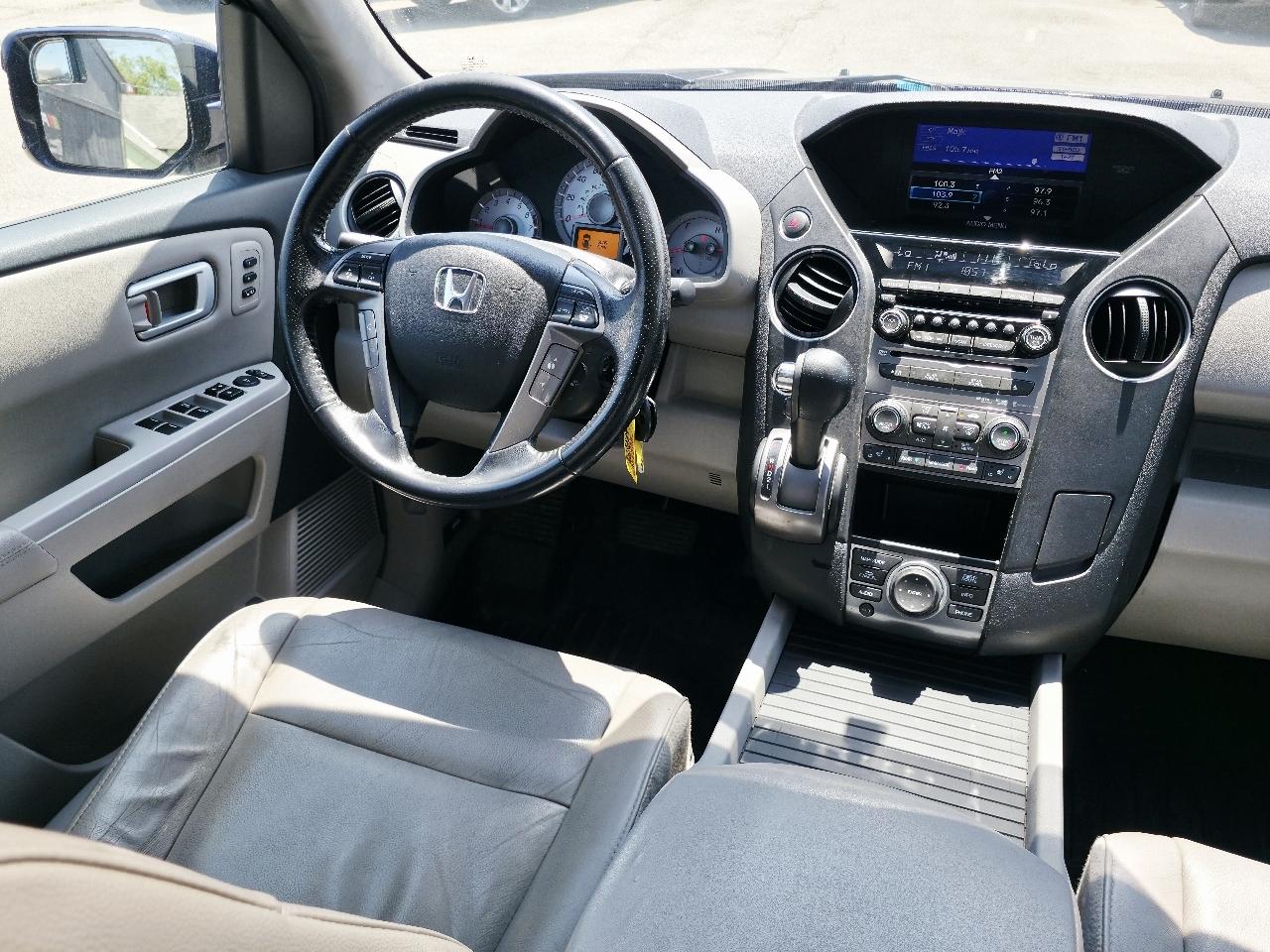 Honda Pilot Touring 4WD 5-Spd AT with DVD 2013
