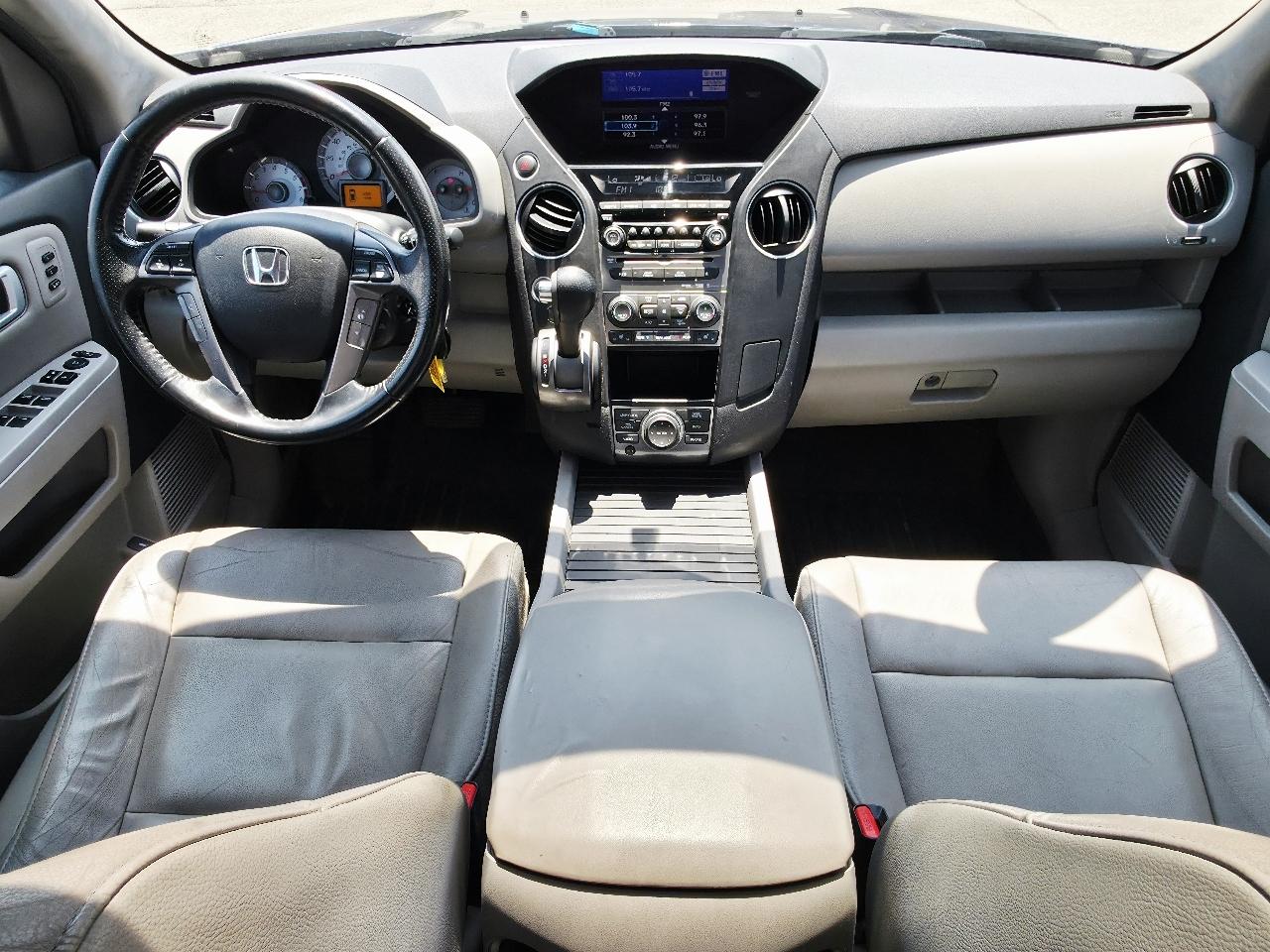 Honda Pilot Touring 4WD 5-Spd AT with DVD 2013