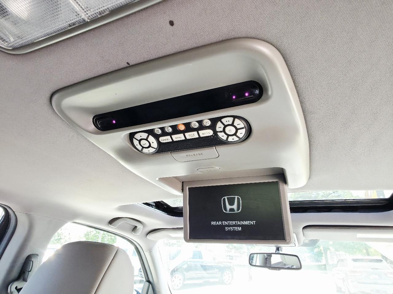 Honda Pilot Touring 4WD 5-Spd AT with DVD 2013