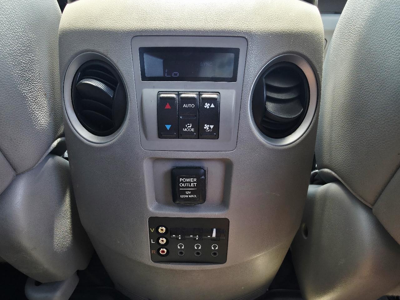 Honda Pilot Touring 4WD 5-Spd AT with DVD 2013