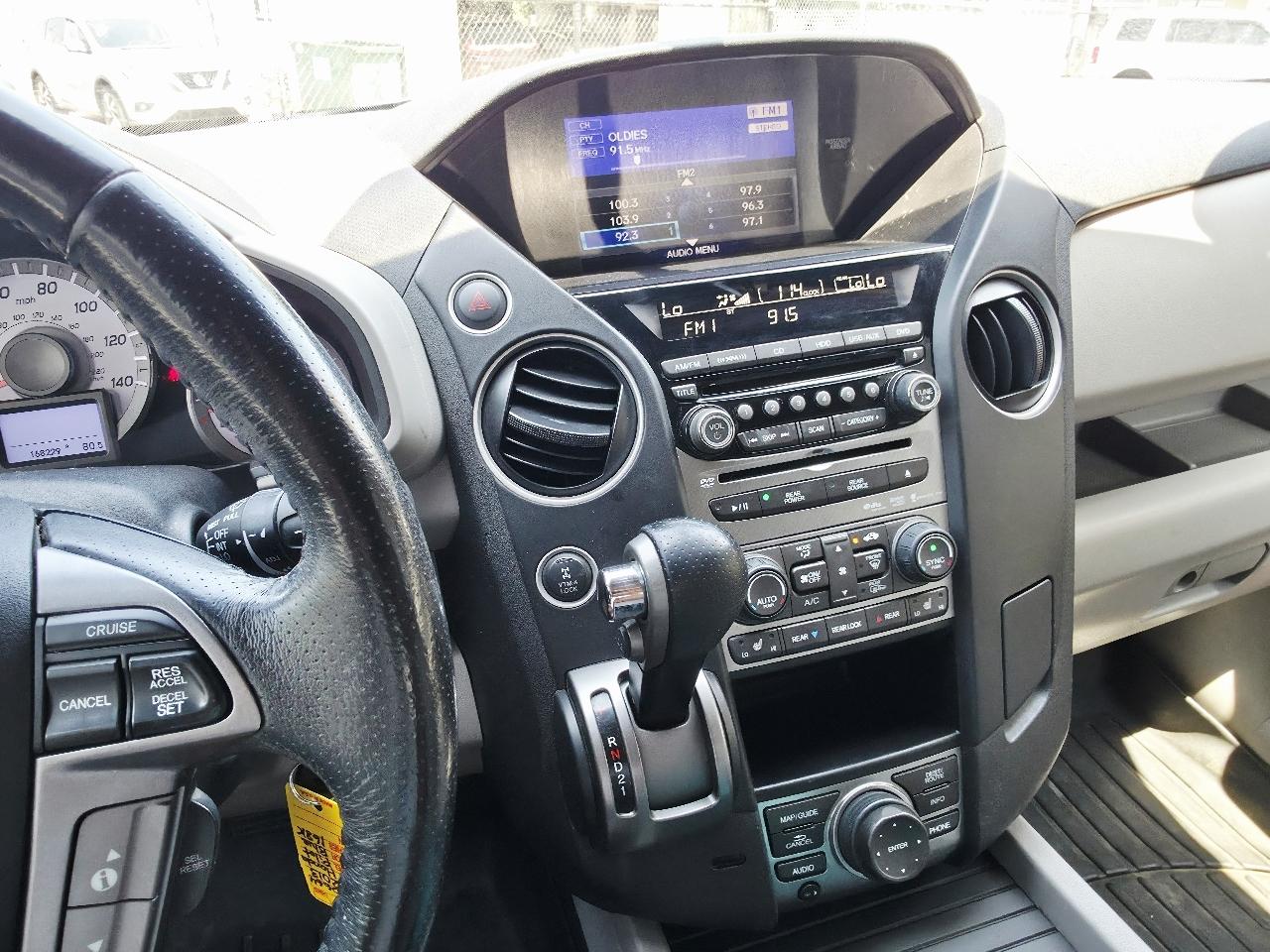Honda Pilot Touring 4WD 5-Spd AT with DVD 2013