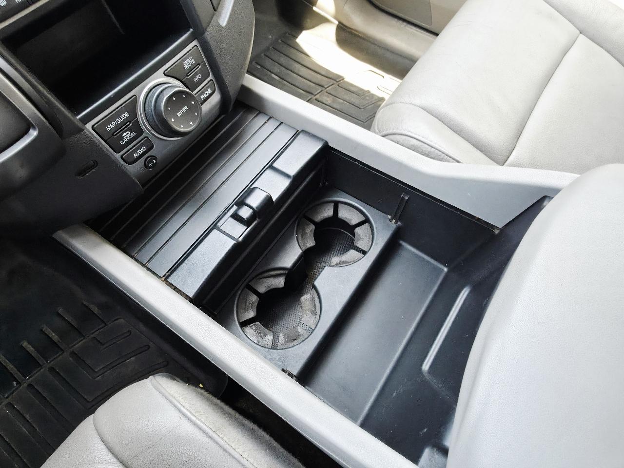 Honda Pilot Touring 4WD 5-Spd AT with DVD 2013