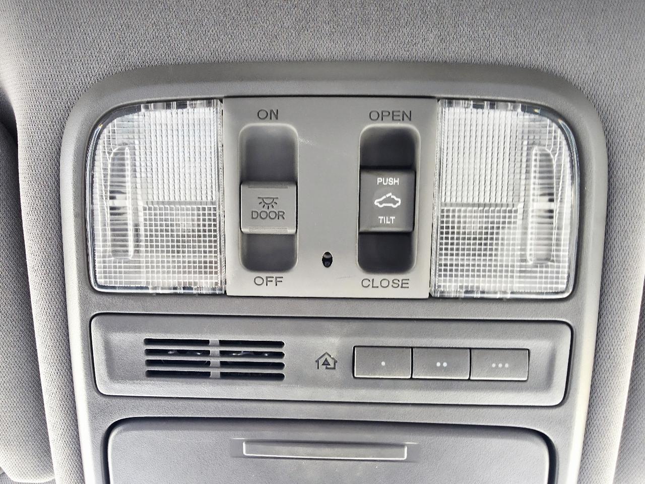 Honda Pilot Touring 4WD 5-Spd AT with DVD 2013