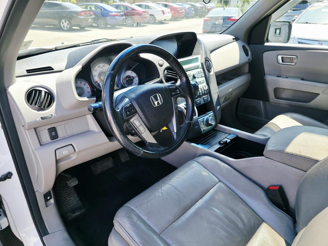 Honda Pilot EX-L 4WD 5-Spd AT with Navigation 2011