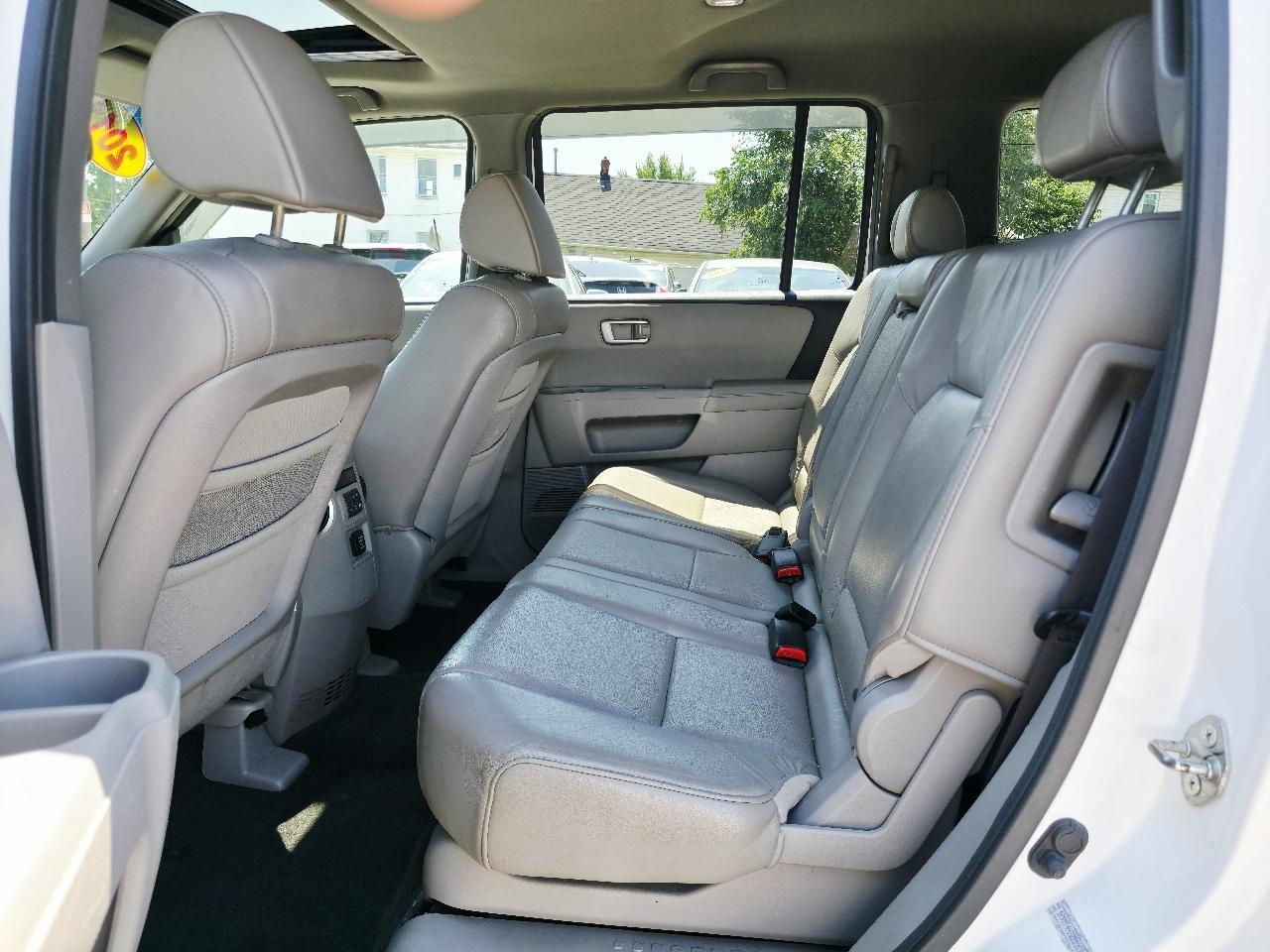 Honda Pilot EX-L 4WD 5-Spd AT with Navigation 2011