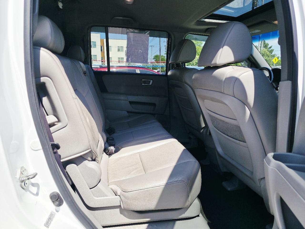 Honda Pilot EX-L 4WD 5-Spd AT with Navigation 2011