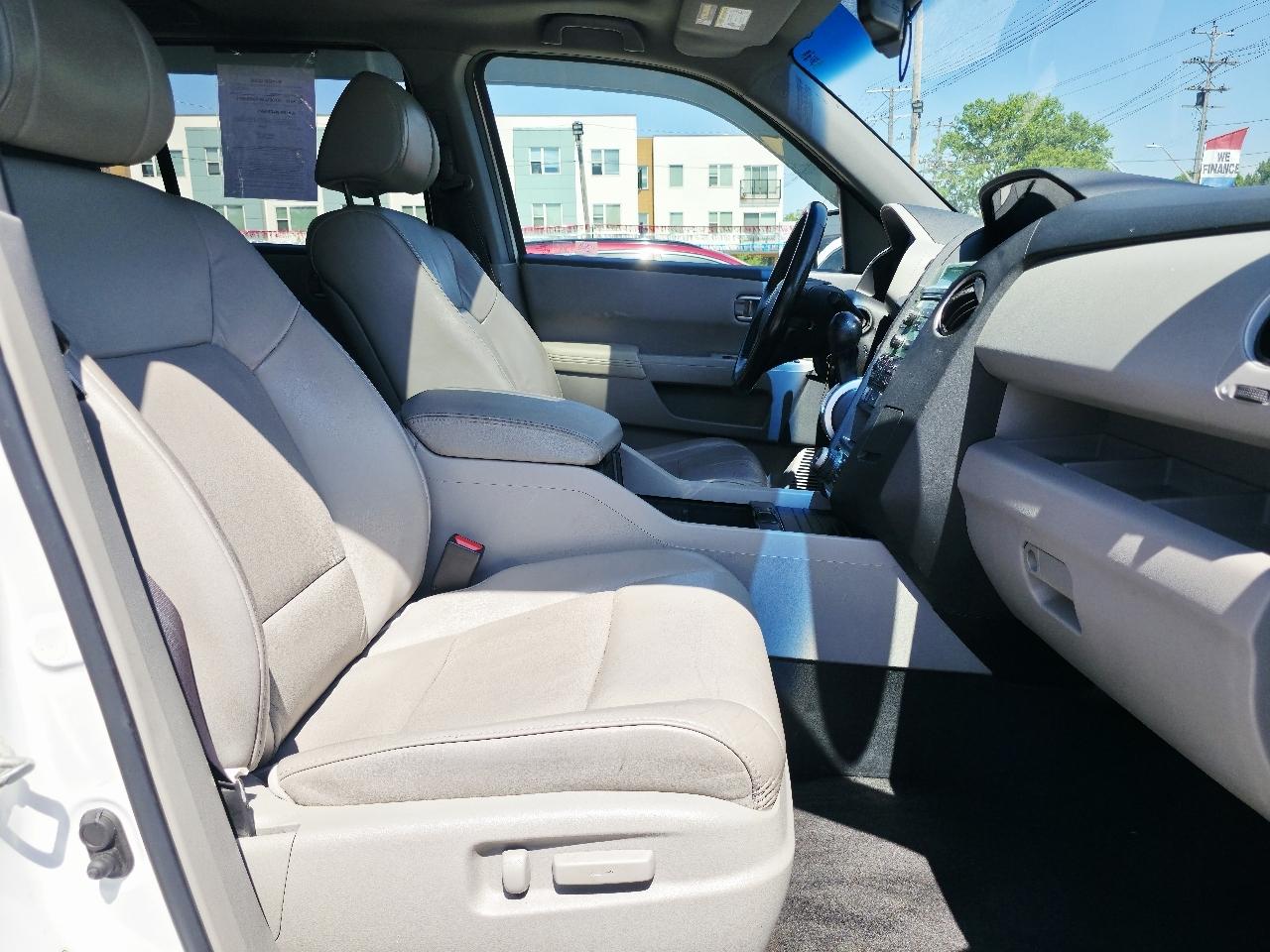 Honda Pilot EX-L 4WD 5-Spd AT with Navigation 2011