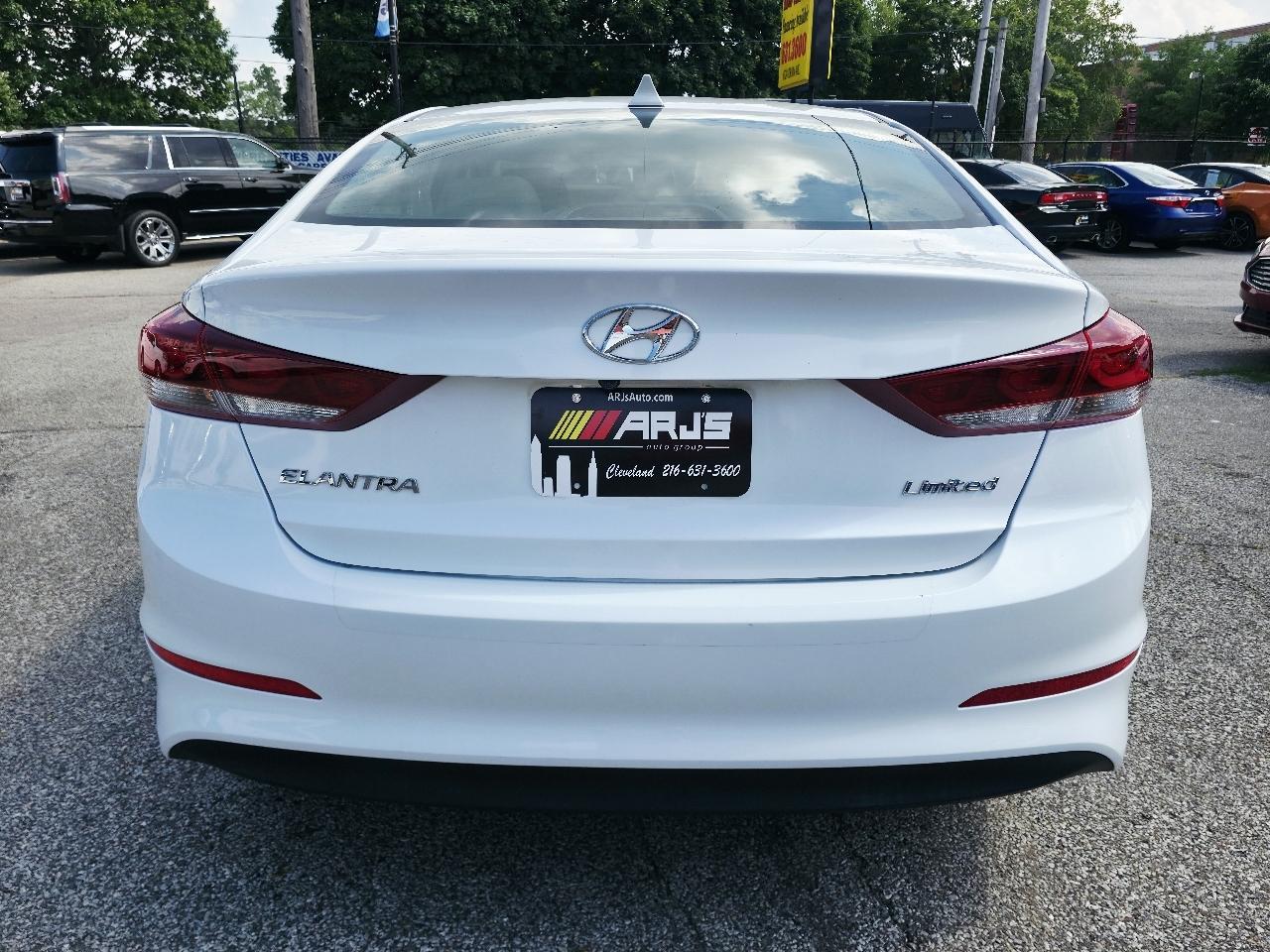 Hyundai Elantra Value Edition 6A 2017