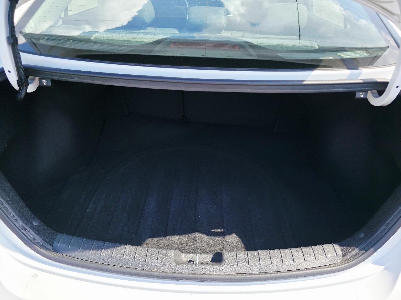 Hyundai Elantra Value Edition 6A 2017