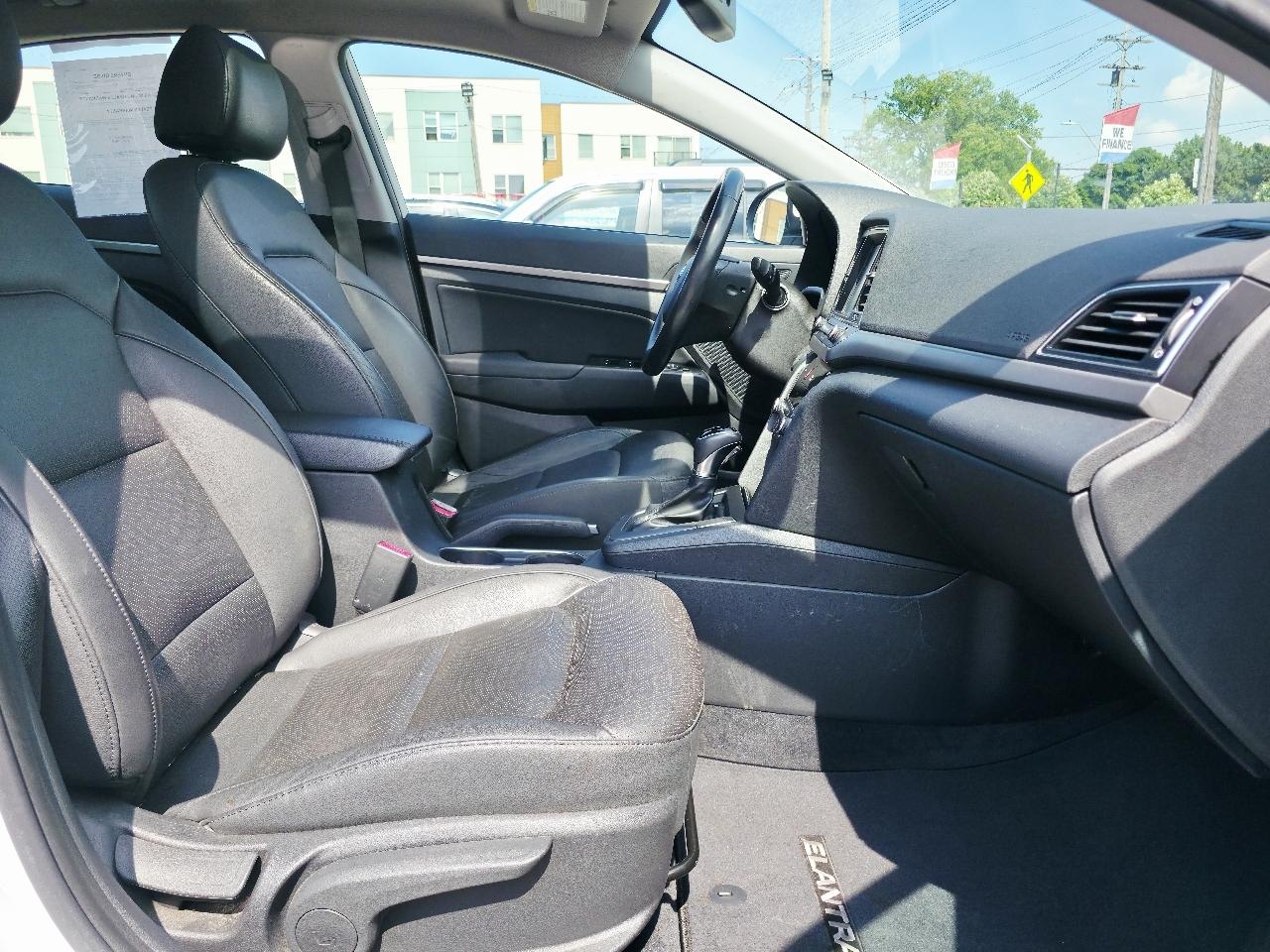Hyundai Elantra Value Edition 6A 2017