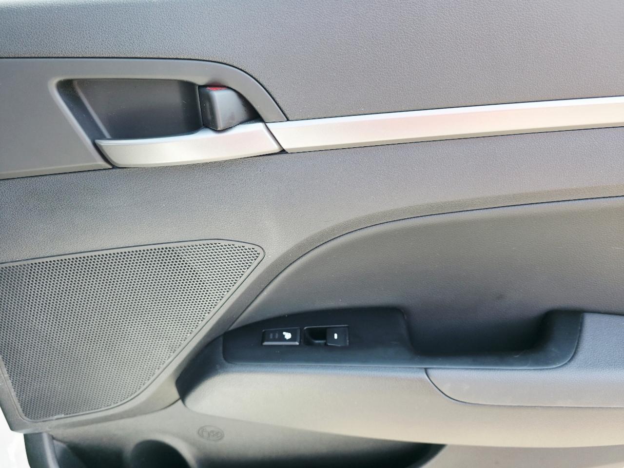 Hyundai Elantra Value Edition 6A 2017