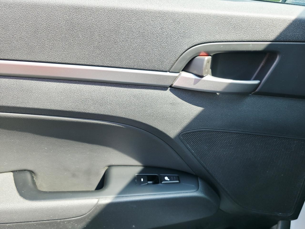 Hyundai Elantra Value Edition 6A 2017