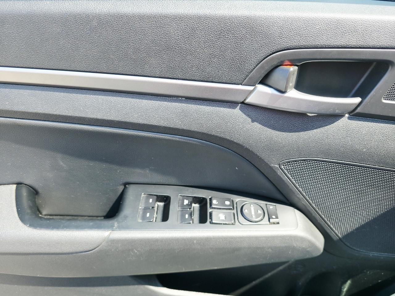 Hyundai Elantra Value Edition 6A 2017