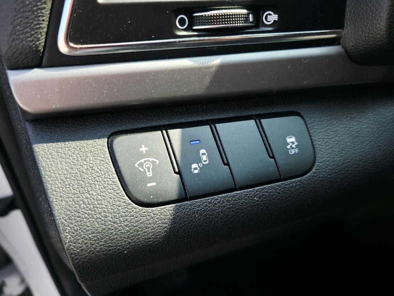 Hyundai Elantra Value Edition 6A 2017