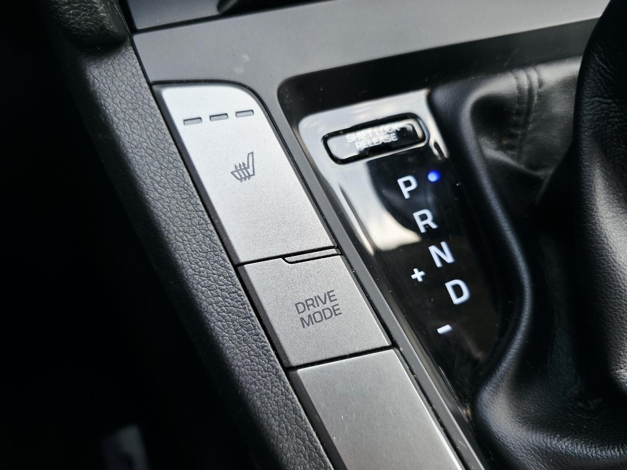 Hyundai Elantra Value Edition 6A 2017