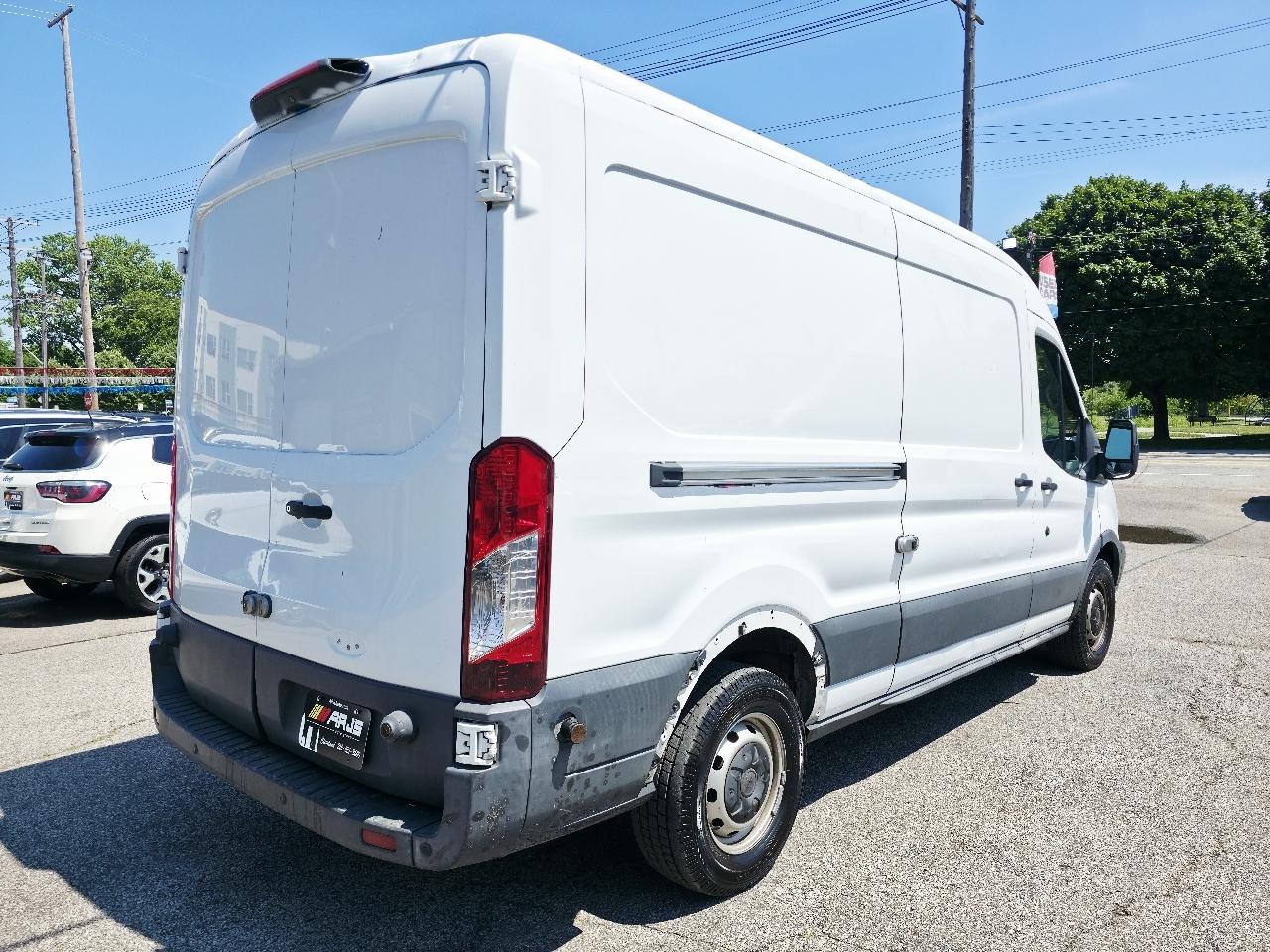 Ford Transit 250 Van Med. Roof w/Sliding Pass. 148-in. WB 2018