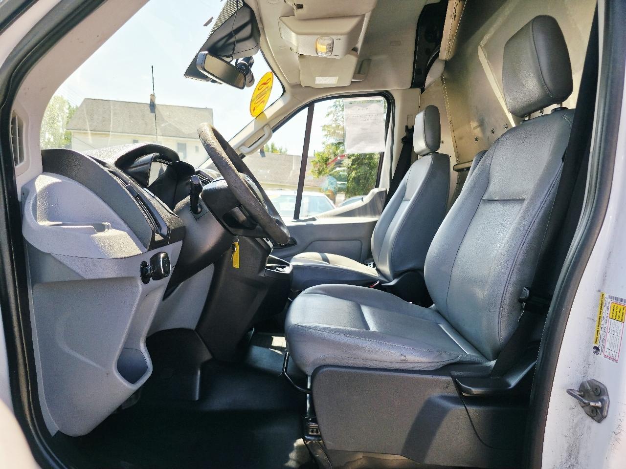 Ford Transit 250 Van Med. Roof w/Sliding Pass. 148-in. WB 2018