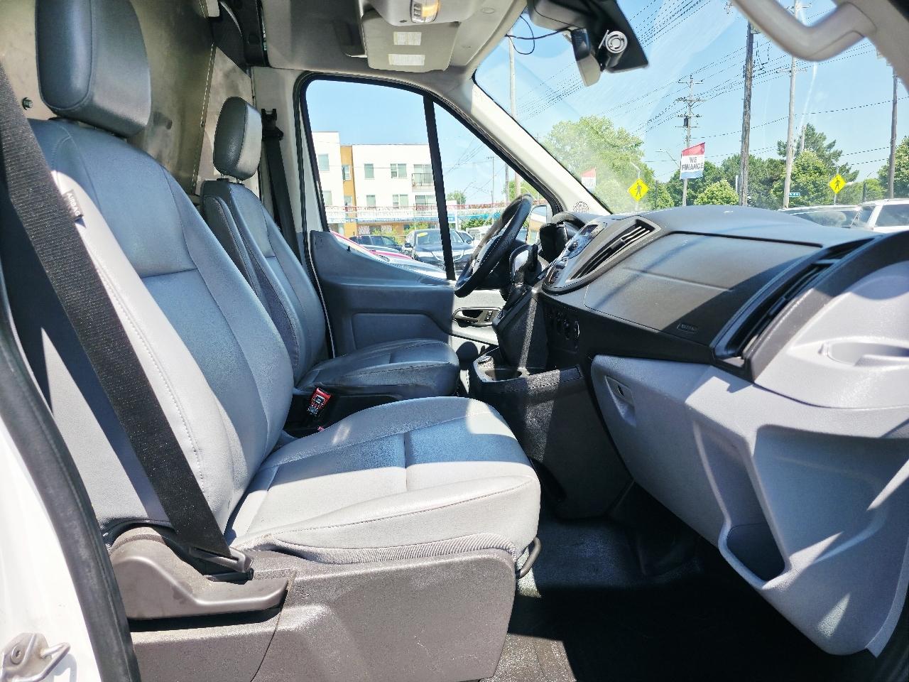 Ford Transit 250 Van Med. Roof w/Sliding Pass. 148-in. WB 2018
