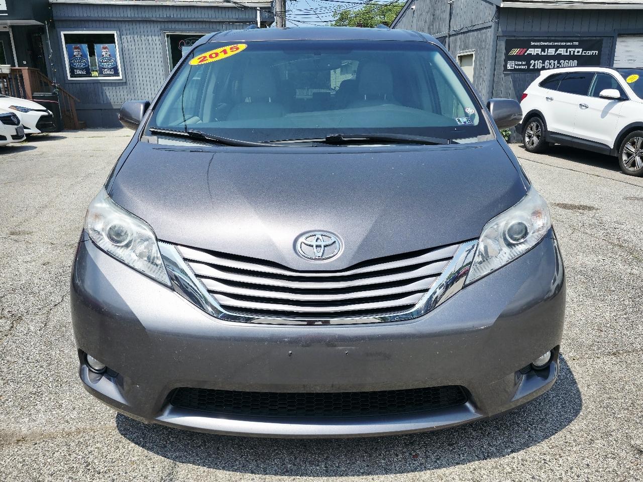 Toyota Sienna XLE FWD 8-Passenger V6 2015