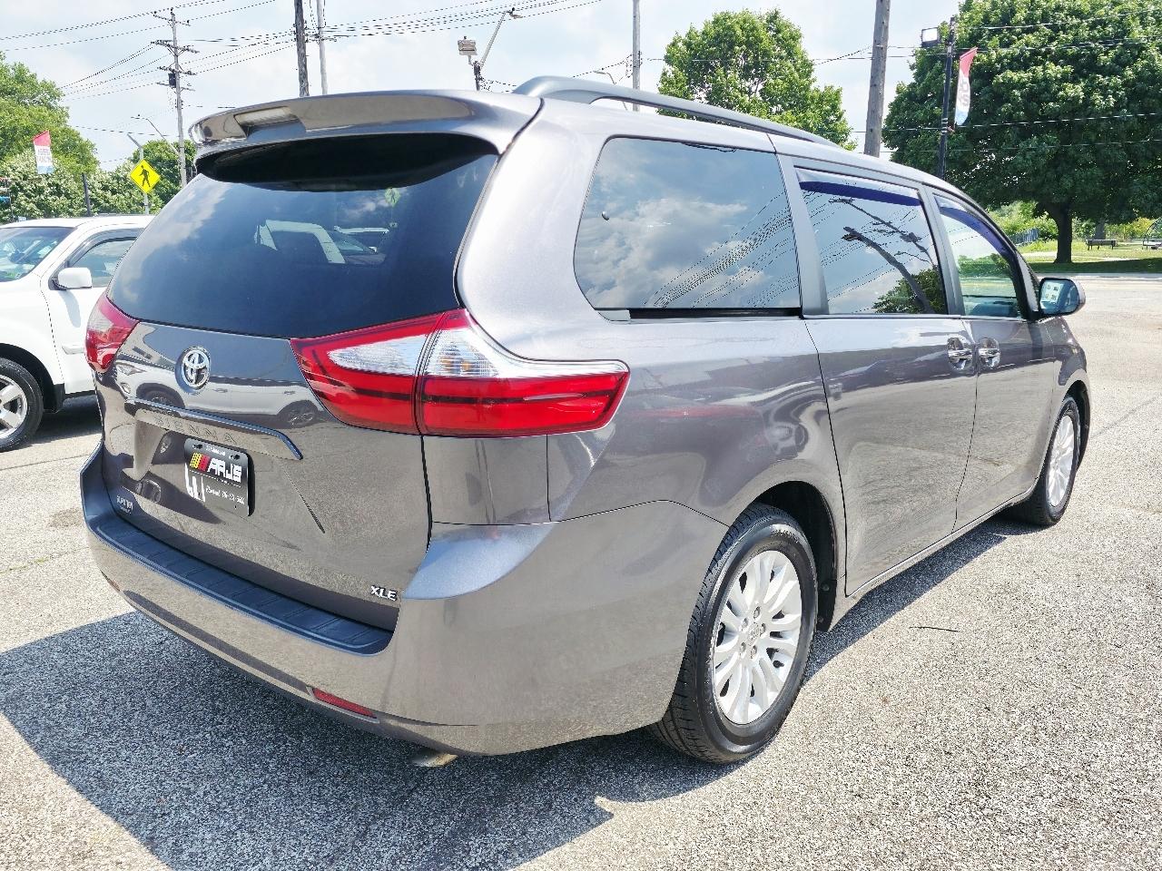 Toyota Sienna XLE FWD 8-Passenger V6 2015