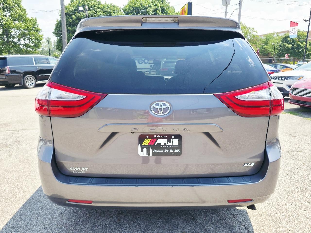 Toyota Sienna XLE FWD 8-Passenger V6 2015