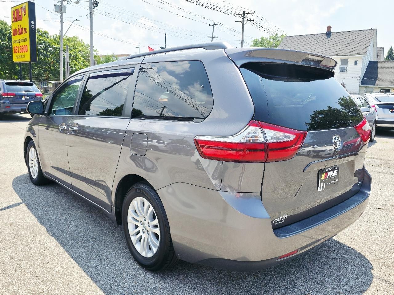 Toyota Sienna XLE FWD 8-Passenger V6 2015