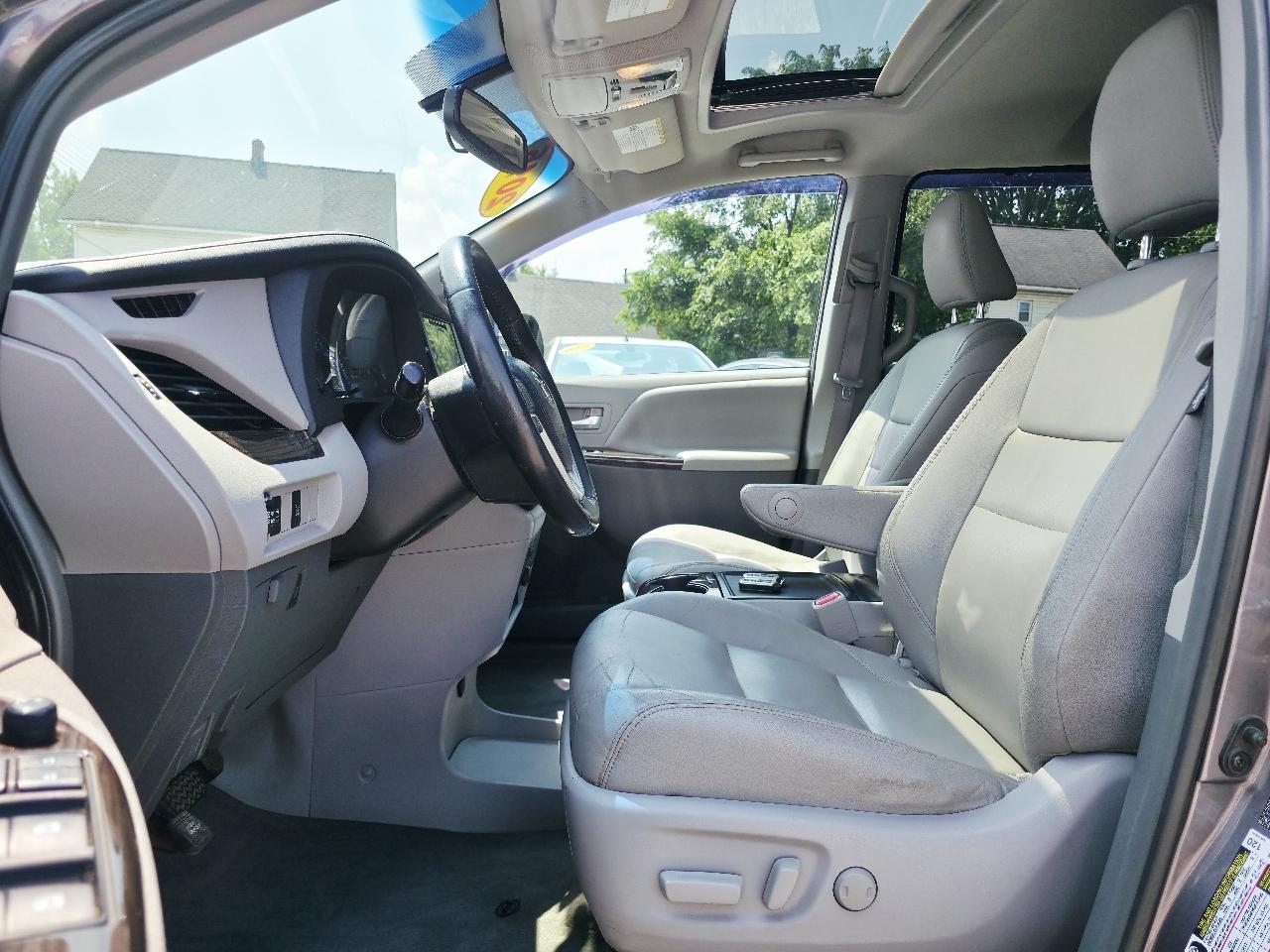 Toyota Sienna XLE FWD 8-Passenger V6 2015