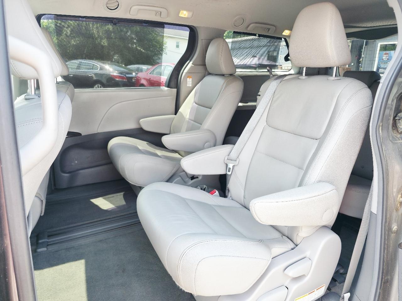 Toyota Sienna XLE FWD 8-Passenger V6 2015
