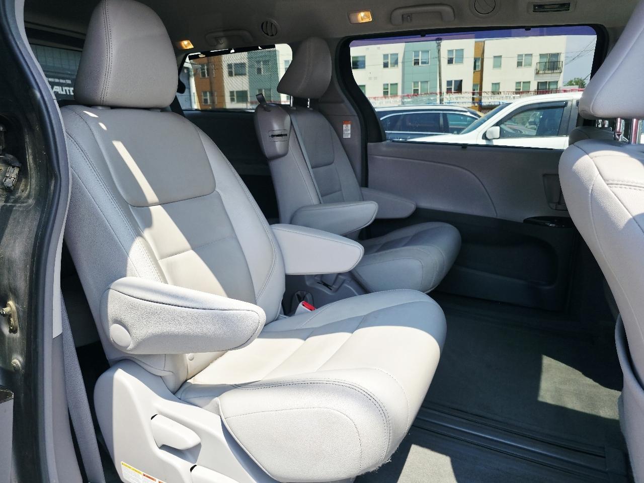 Toyota Sienna XLE FWD 8-Passenger V6 2015