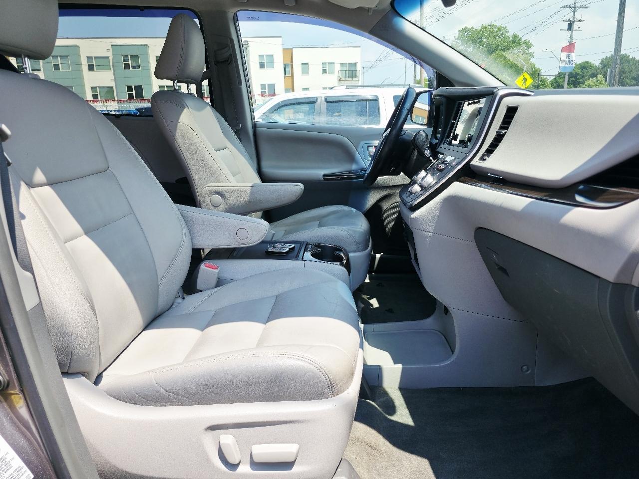 Toyota Sienna XLE FWD 8-Passenger V6 2015