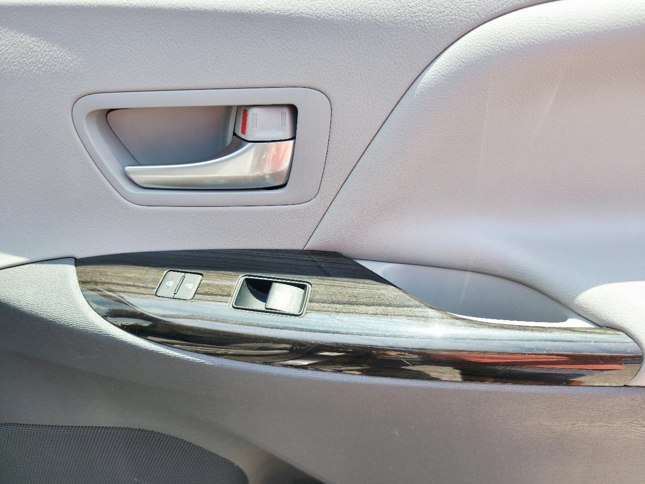 Toyota Sienna XLE FWD 8-Passenger V6 2015
