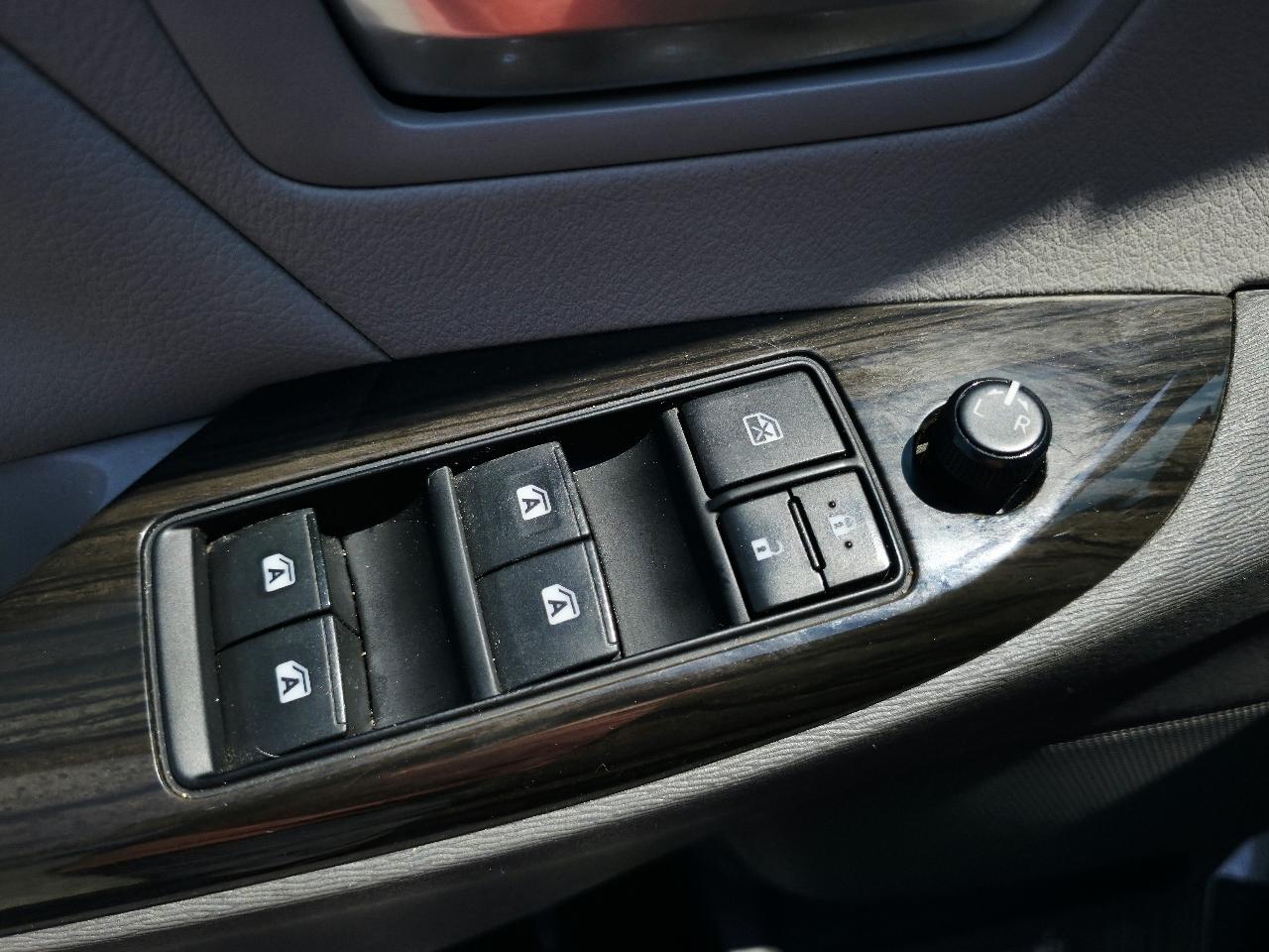 Toyota Sienna XLE FWD 8-Passenger V6 2015