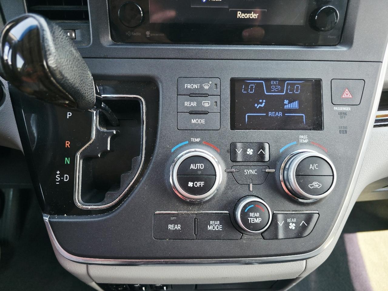 Toyota Sienna XLE FWD 8-Passenger V6 2015