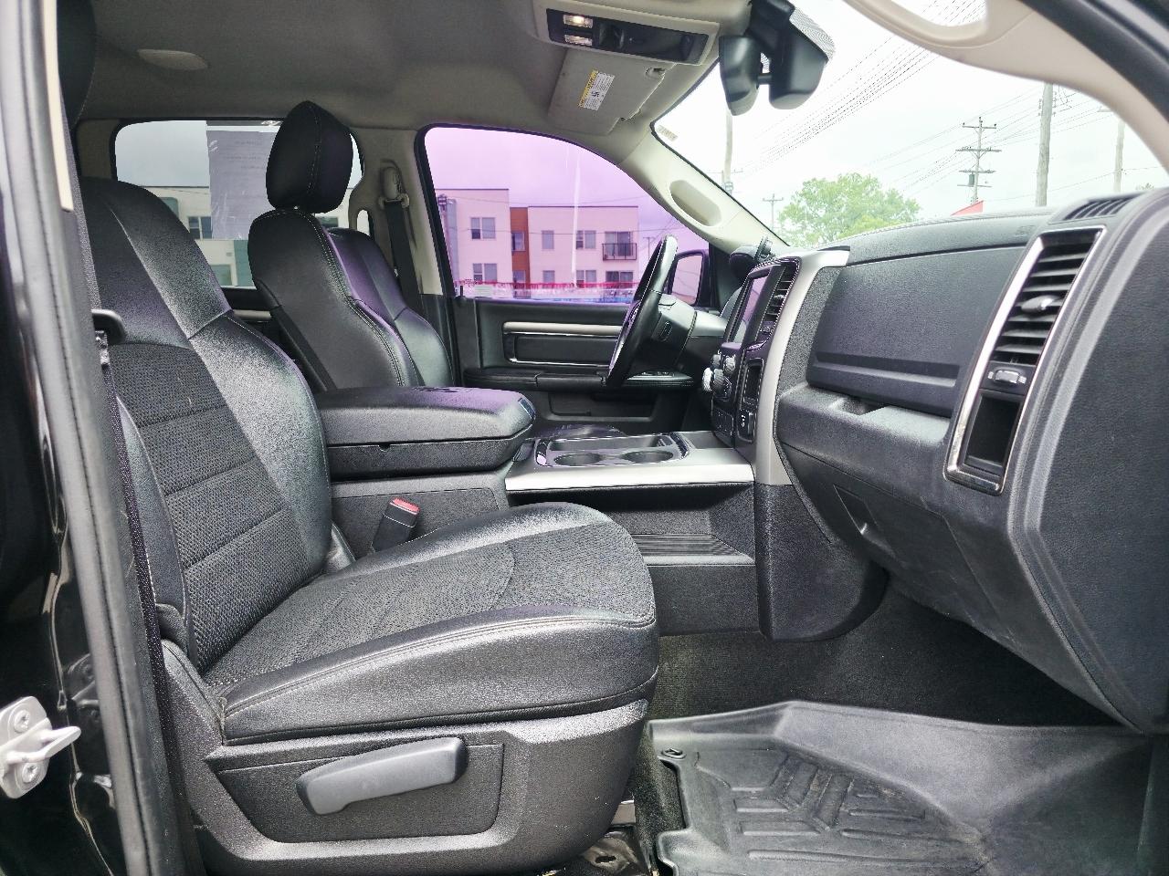 RAM 1500 Sport Crew Cab SWB 4WD 2016
