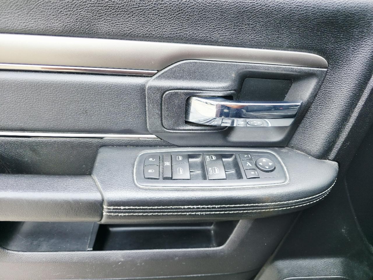 RAM 1500 Sport Crew Cab SWB 4WD 2016