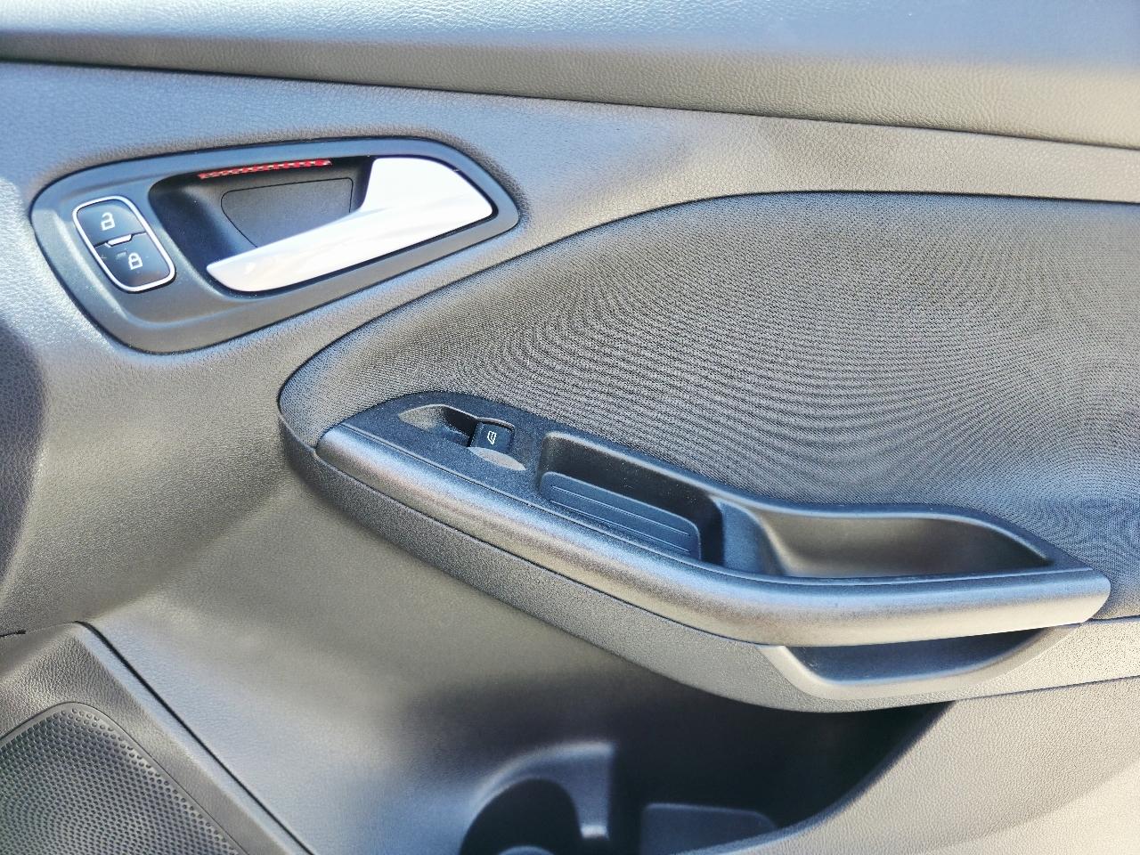 Ford Focus SE Sedan 2015