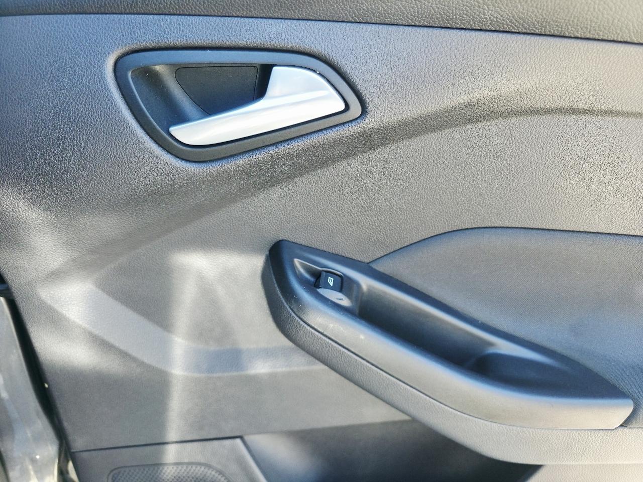 Ford Focus SE Sedan 2015