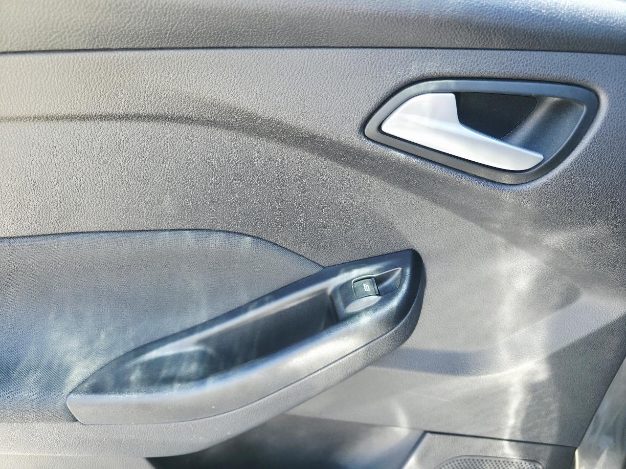 Ford Focus SE Sedan 2015